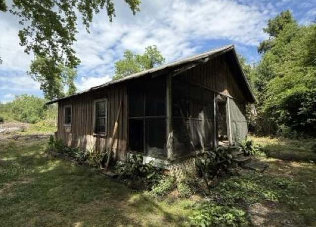 Property at 1805 Front St, Burgaw, NC 28425, 4 beds, 4 baths