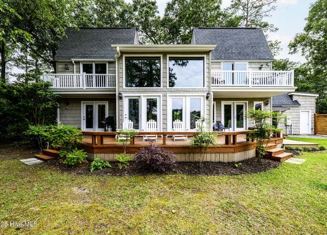 Property at 302 Plantation Dr, New Bern, NC 28562, 4 beds, 3 baths