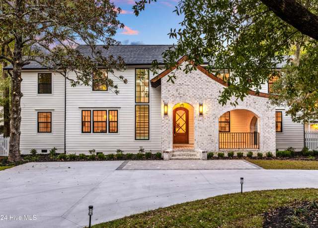 Property at 2111 Oleander Dr, Wilmington, NC 28403, 4 beds, 3 baths