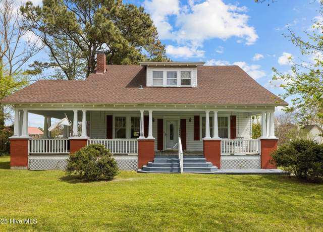 Property at 1020 Easy St, Morehead City, NC 28557, 4 beds, 2 baths