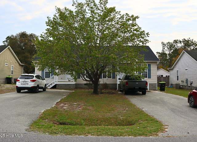 Property at 48 Cherry Rd, Southport, NC 28461, 4 beds, 4 baths