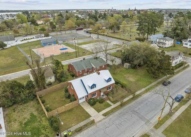 Property at 916 Bern St, New Bern, NC 28560, 3 beds, 2 baths