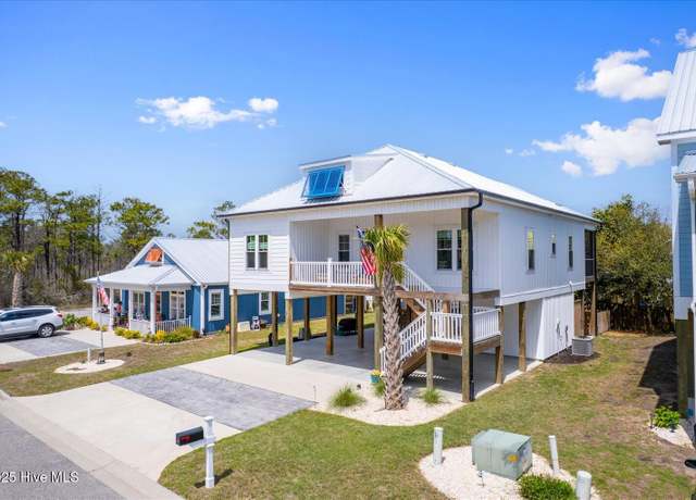Property at 103 Island Palms Dr, Carolina Beach, NC 28428, 3 beds, 2.5 baths