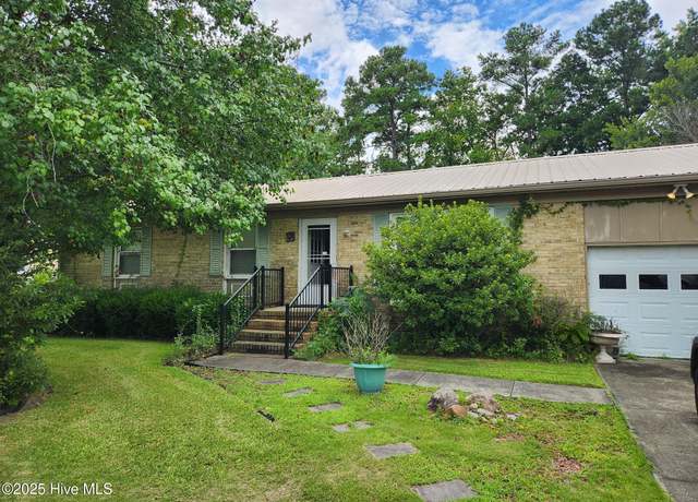Property at 131 Dare Dr, New Bern, NC 28560, 3 beds, 2 baths