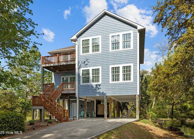 Property at 402 Redfish Ct, Emerald Isle, NC 28594, 3 beds, 2.5 baths