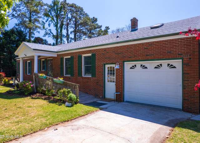 Property at 110 Shore Dr, Jarvisburg, NC 27947, 2 beds, 2 baths