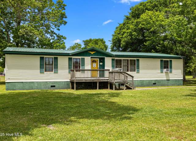 Property at 127 Arthur Rd, Beaufort, NC 28516, 3 beds, 2 baths
