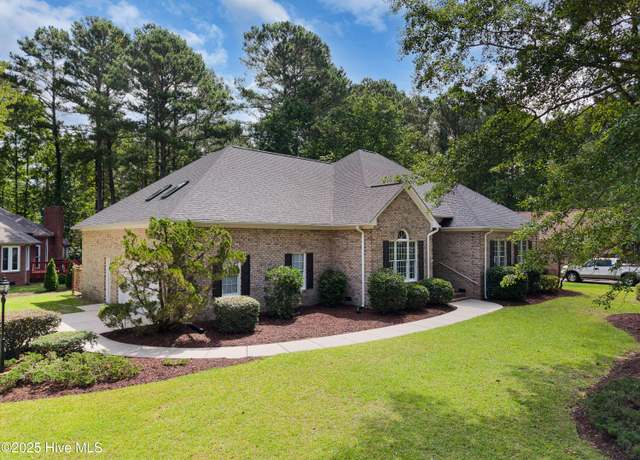 Property at 106 Oakmont Cir, New Bern, NC 28562, 4 beds, 2.5 baths