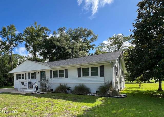 Property at 109 Yaupon Dr, Cape Carteret, NC 28584, 3 beds, 2 baths