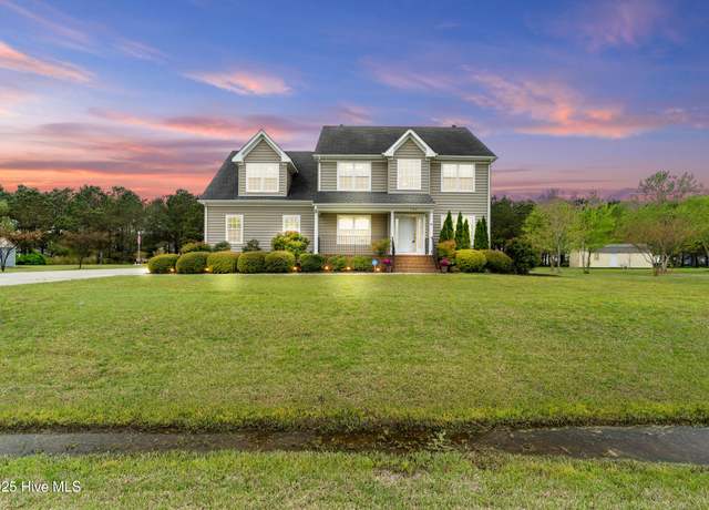 Property at 104 Creekside Dr, Moyock, NC 27958, 4 beds, 2.5 baths
