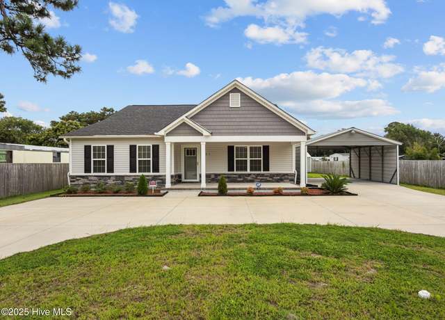 Property at 621 West Beaufort Rd, Beaufort, NC 28516, 3 beds, 2 baths