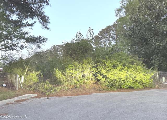 Property at 103 S Glen Ct, Jacksonville, NC 28540