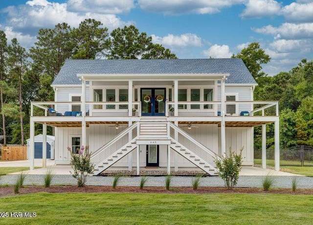 Property at 640 Avila Dr, Hampstead, NC 28443, 4 beds, 3.5 baths
