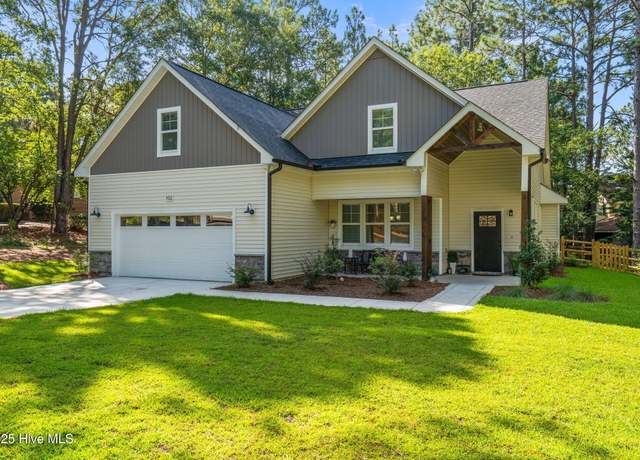 Property at 102 Dartmoor Ln, West End, NC 27376, 4 beds, 2.5 baths