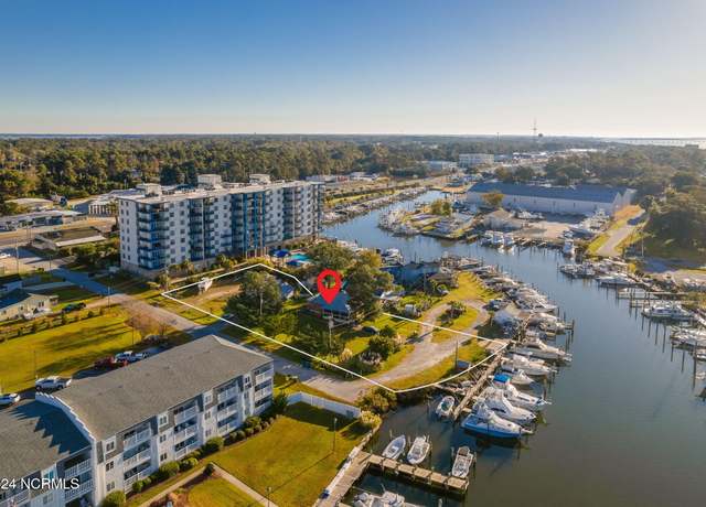 Property at 113 Lake Ave, Morehead City, NC 28557, 2 beds, 1.5 baths