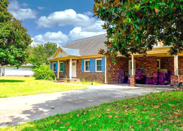 Property at 16 Edith Dr, Jacksonville, NC 28540, 4 beds, 2 baths