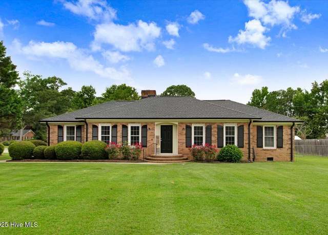 Property at 105 Shadywood Dr, Goldsboro, NC 27534, 3 beds, 2 baths