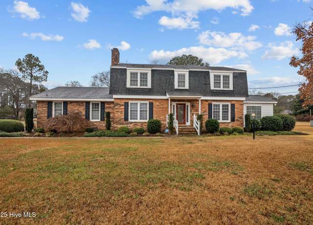 Property at 401 N Washington St, Pikeville, NC 27863, 3 beds, 2.5 baths