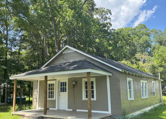 Property at 105 Cranberry St, Plymouth, NC 27962, 2 beds, 1 bath
