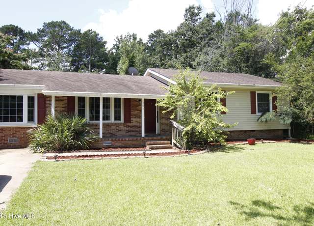 Property at 504 Greenbriar Dr, Jacksonville, NC 28546, 3 beds, 2 baths