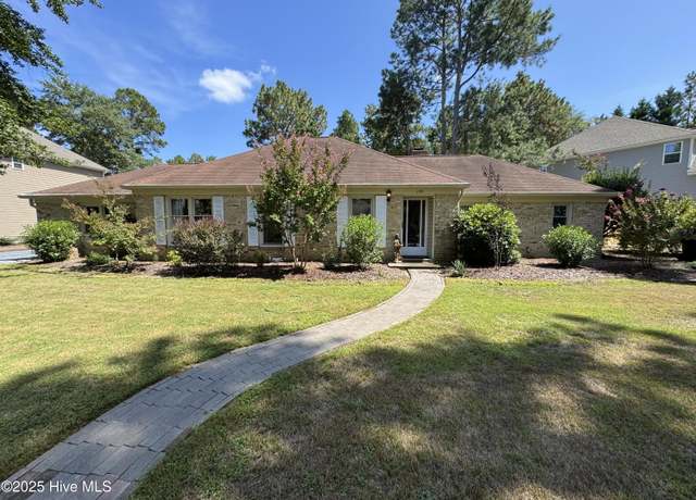 Property at 170 Adams Cir, Pinehurst, NC 28374, 3 beds, 2.5 baths