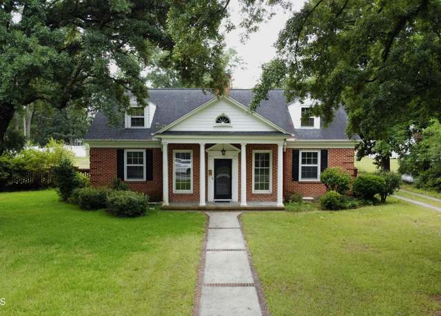 Property at 115 W College St, Whiteville, NC 28472, 4 beds, 3 baths