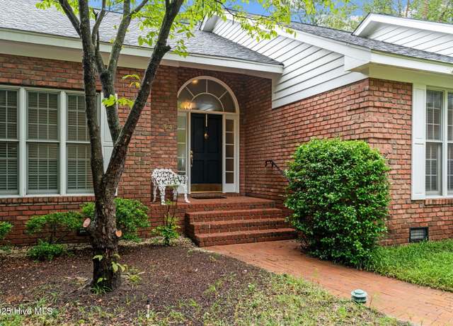 Property at 34 Abington Dr, Pinehurst, NC 28374, 2 beds, 3 baths