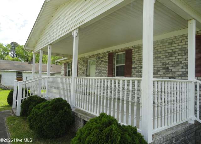 Property at 225 W South St, Rose Hill, NC 28458, 3 beds, 2 baths