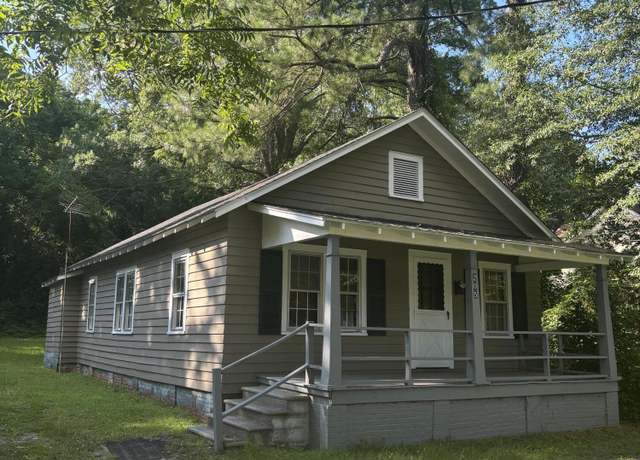 Property at 205 Brinkley Ave, Plymouth, NC 27962, 3 beds, 1 bath