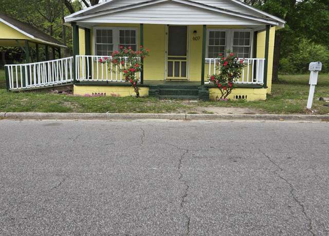 Property at 607 Washington St, Laurinburg, NC 28352, 2 beds, 1 bath