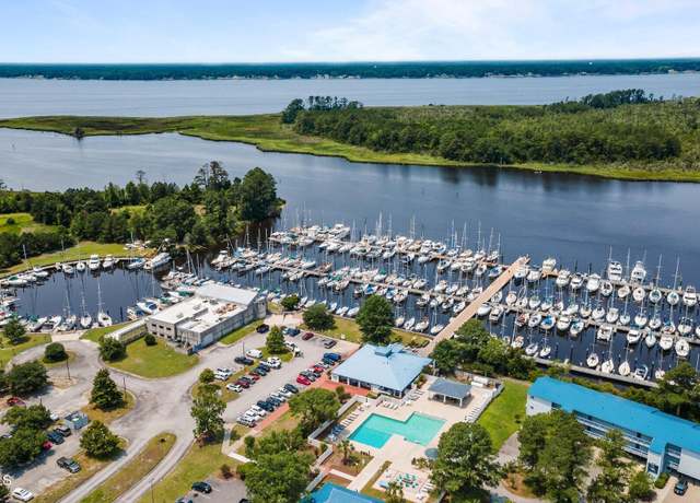 Property at 908 Crooked Creek Dr, New Bern, NC 28560