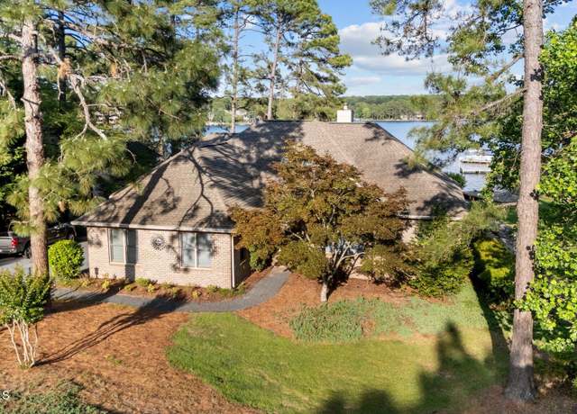 Property at 133 Shaw Dr, West End, NC 27376, 3 beds, 2.5 baths