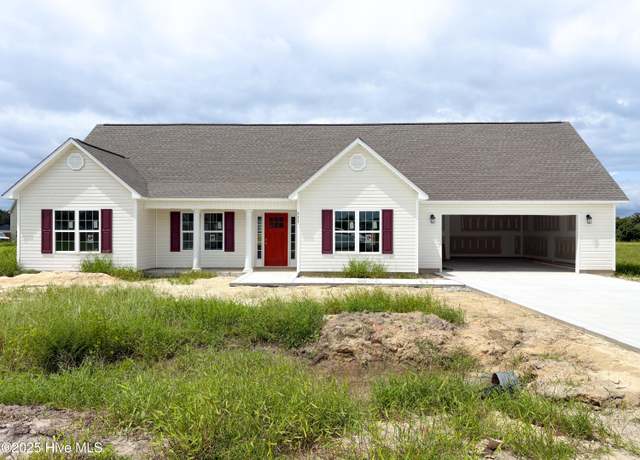 Property at 711 Puppy Drum Ln, Maysville, NC 28555, 3 beds, 2 baths