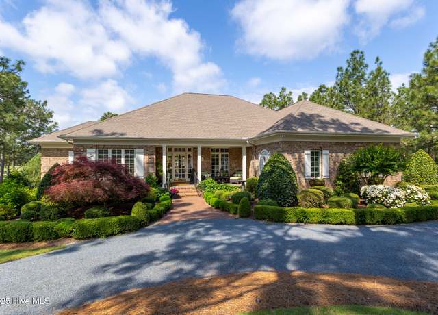 Property at 4 Interlachon Ln, Pinehurst, NC 28374, 4 beds, 3.5 baths