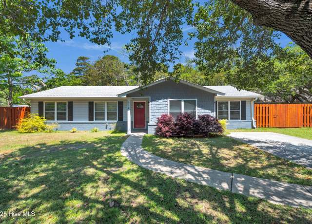 Property at 114 Park Ave, Southport, NC 28461, 3 beds, 2 baths