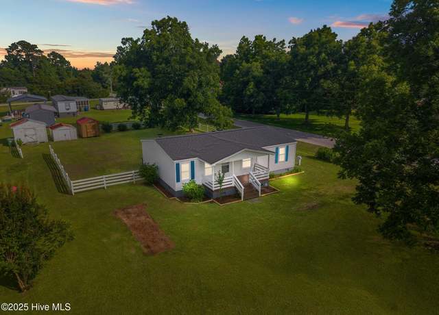 Property at 101 Mainland Rd, Holly Ridge, NC 28445, 3 beds, 2 baths