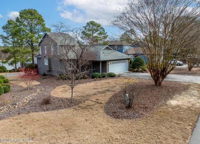 Property at 28 Westlake Pointe Ln, Pinehurst, NC 28374, 4 beds, 3 baths