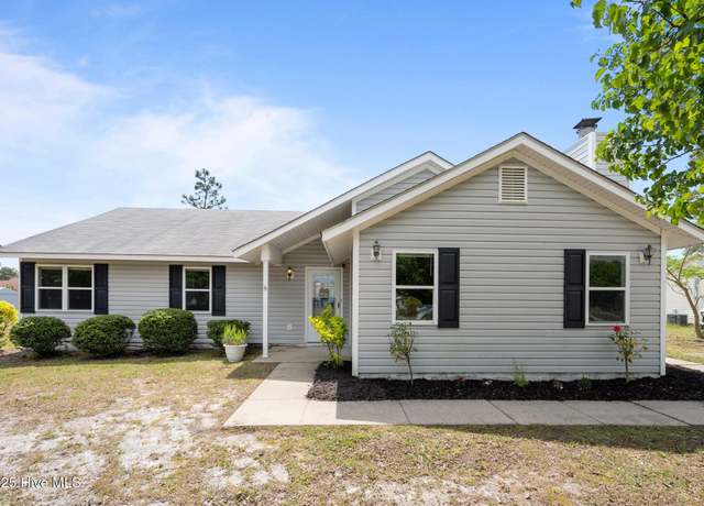 Property at 308 Dayrell Dr, Hubert, NC 28539, 3 beds, 2 baths