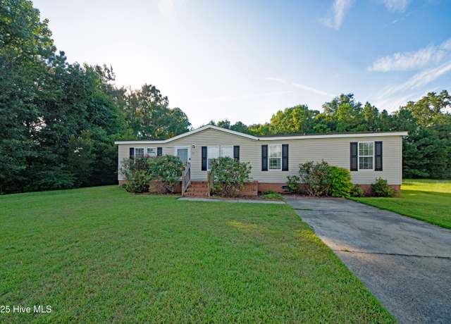 Property at 125 Magnolia Gardens Dr, Jacksonville, NC 28540, 3 beds, 2 baths