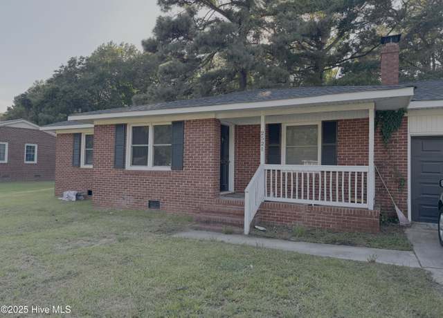 Property at 2521 Country Club Rd, Jacksonville, NC 28546, 3 beds, 2 baths