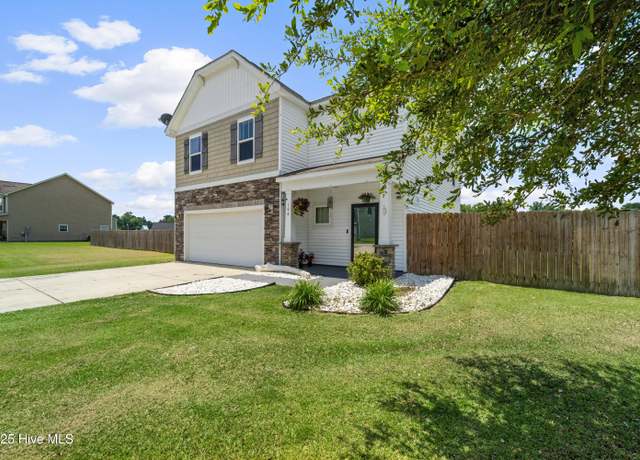 Property at 106 Moss Creek Dr, Jacksonville, NC 28540, 3 beds, 2.5 baths