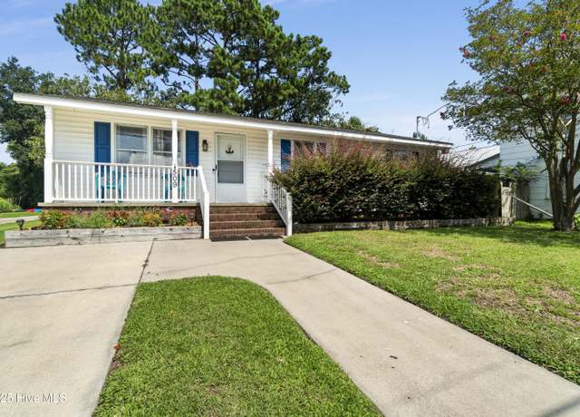 Property at 509 Broad St, Oriental, NC 28571, 3 beds, 1 bath