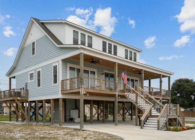 Property at 202 Topsail Watch Dr, Hampstead, NC 28443, 4 beds, 3.5 baths