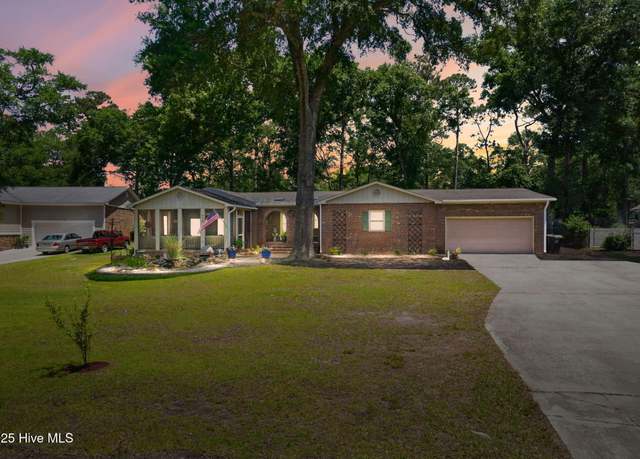 Property at 212 Park Avenue Ext, Southport, NC 28461, 3 beds, 2 baths