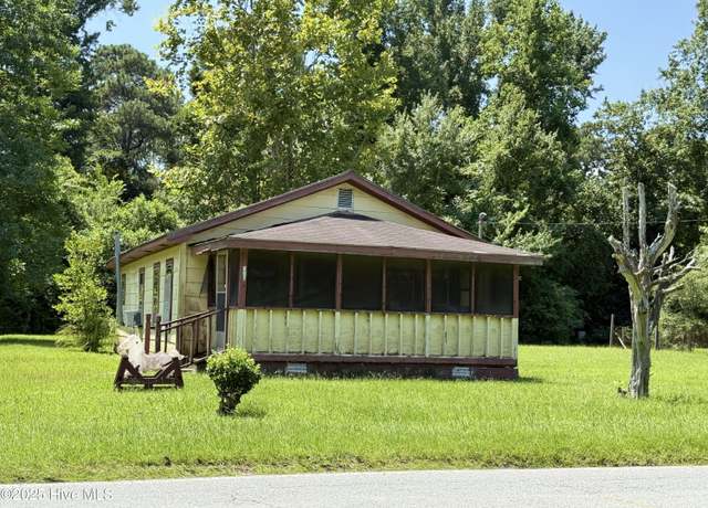 Property at 217 W South St, Rose Hill, NC 28458, 2 beds, 1 bath