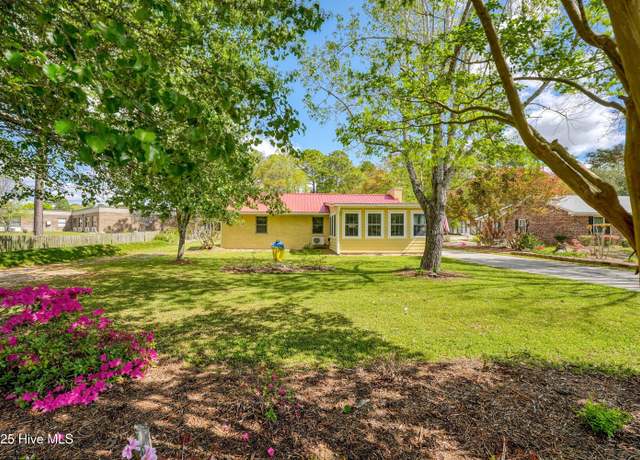 Property at 626 N Fodale Ave, Southport, NC 28461, 3 beds, 1.5 baths