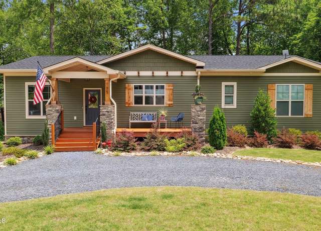 Property at 185 Canter Ln, Pinehurst, NC 28374, 4 beds, 3 baths