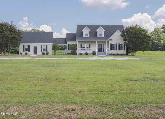 Property at 3867 E Nc 24 Hwy, Beulaville, NC 28518, 4 beds, 3.5 baths