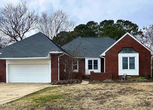 Property at 3018 North Ridge Dr, Farmville, NC 27828, 3 beds, 2 baths