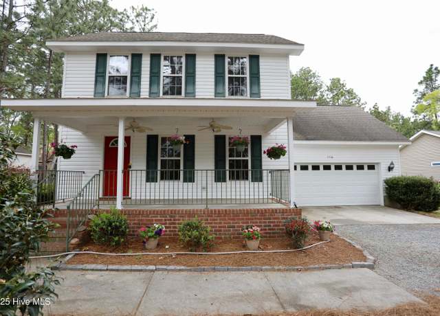 Property at 1510 Longleaf Dr E, Pinehurst, NC 28374, 3 beds, 2.5 baths